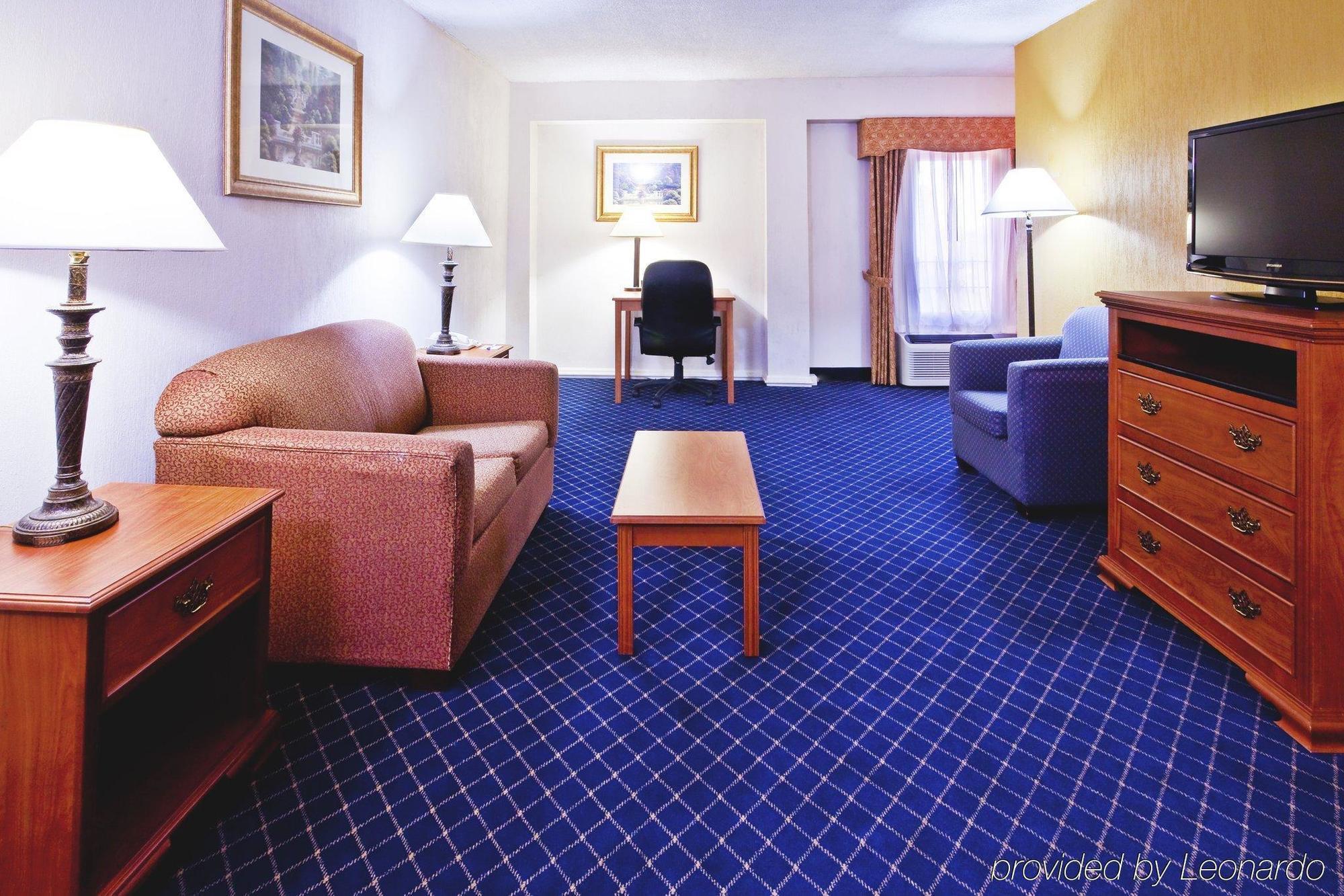 Holiday Inn Express & Suites Nashville-I-40 & I-24 Oda fotoğraf