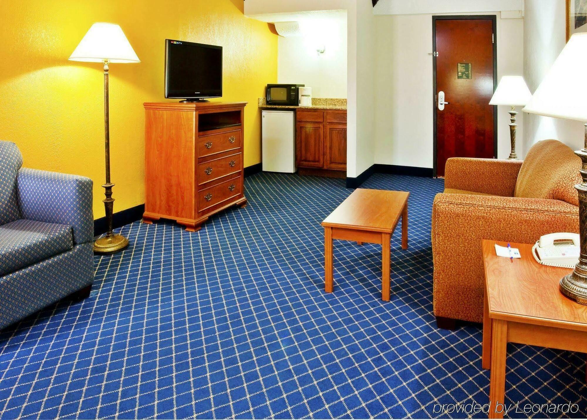 Holiday Inn Express & Suites Nashville-I-40 & I-24 Dış mekan fotoğraf